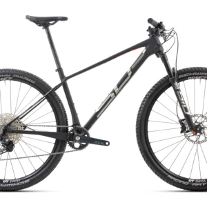 Superior XP 969 mountainbike met carbon frame, RockShox voorvork, Shimano SLX 12-speed aandrijflijn, en DT Swiss wielen, ontworpen voor ultieme controle en prestaties op ruige trails.